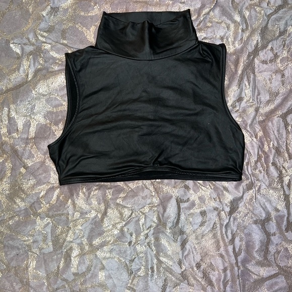 Cropped Turtle neck - Picture 1 of 1